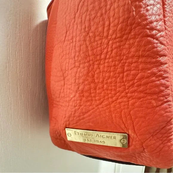 Vintage Etienne Aigner large coral Leather Shoulder Bag, snap closure - Picture 3 of 14